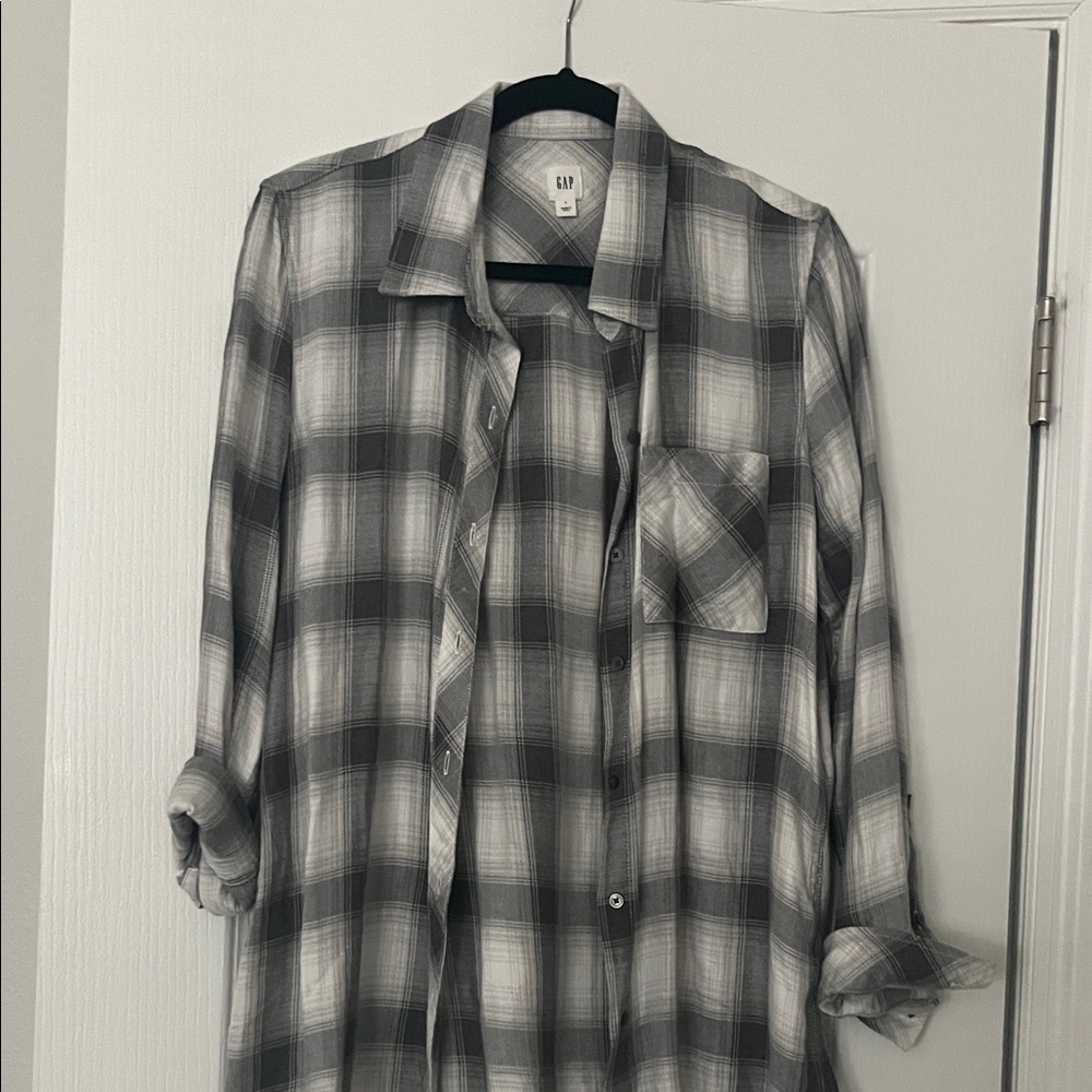 GAP Gray Plaid Button Down Shirt